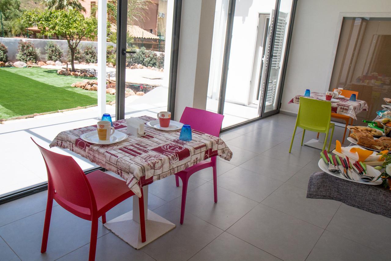 L'Isola Del Sole Bed & Breakfast Castelluzzo Exterior photo